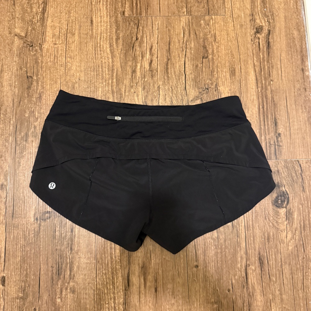 LuluLemon Hotty Hot Shorts 2.5